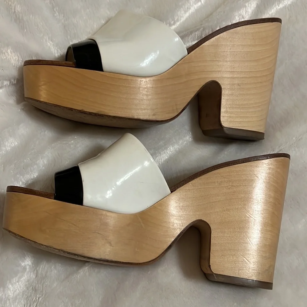 HP🎉🎉Chanel patent leather platform logo wedges - Picture 2 of 8